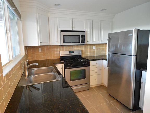 5th image of 2106 S Cabrillo Ave