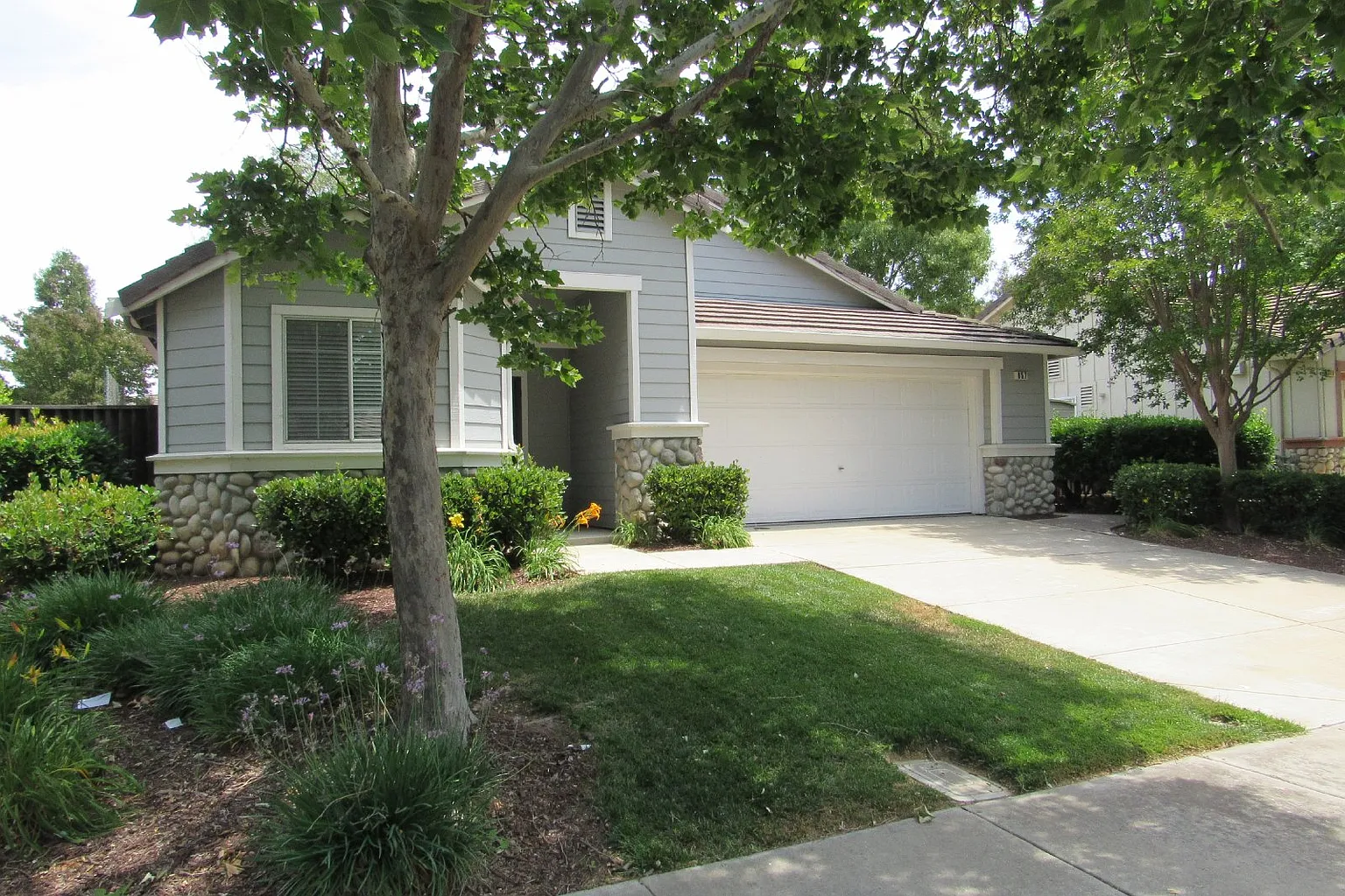 857 Saddleback Cir photo 1