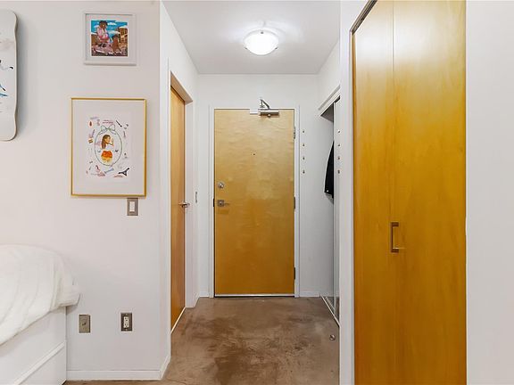2nd image of 932 Johnson St #301