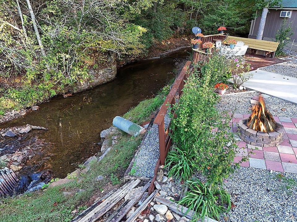 1st image of 13 Choestoe Valley Cir