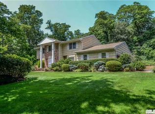 73 Wildwood Dr, Dix Hills, NY 11746