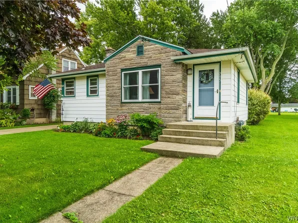 795 E Robinson St, North Tonawanda, NY 14120
