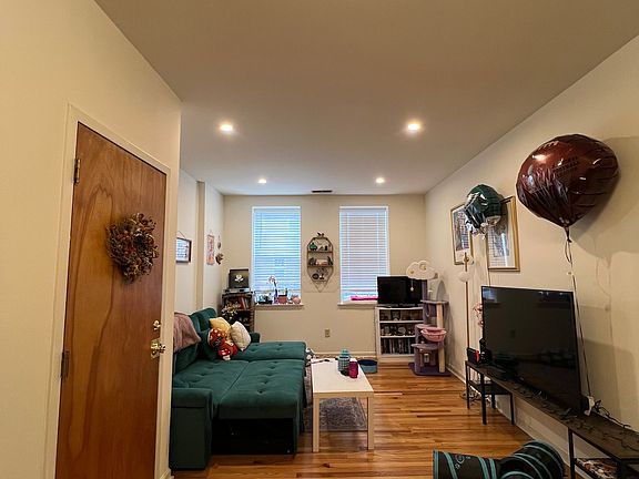 2nd image of 1017 Bainbridge St APT 1A
