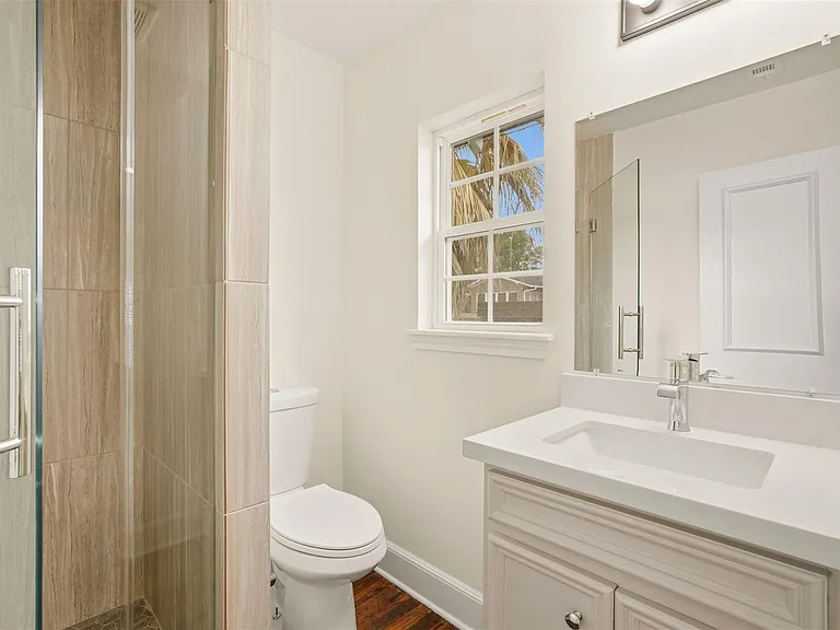 612 1/2 W Alabama St — Photo 14