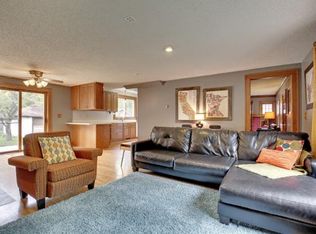 915 County Road B W, Roseville, MN 55113