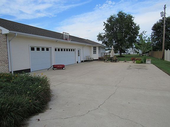 5th image of 140 Tootsie Dr