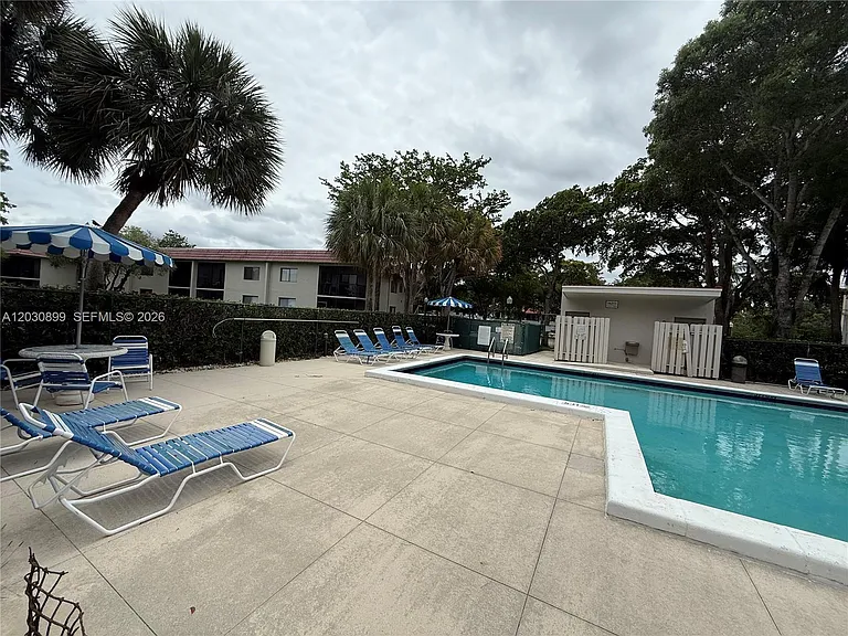 16184 Laurel Dr #204 — Photo 46