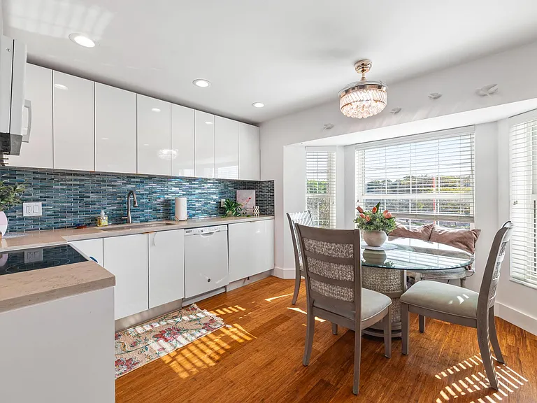 Updated Kitchen with all New Appliances