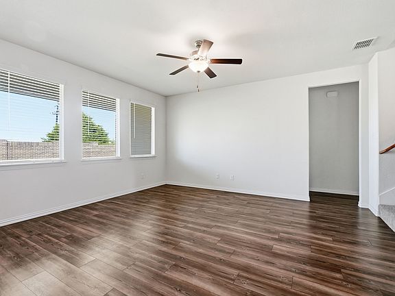 5th image of 605 Fitzroy Ln