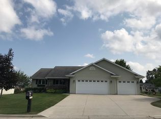 1811 Mapletree Rd, Howards Grove, WI 53083