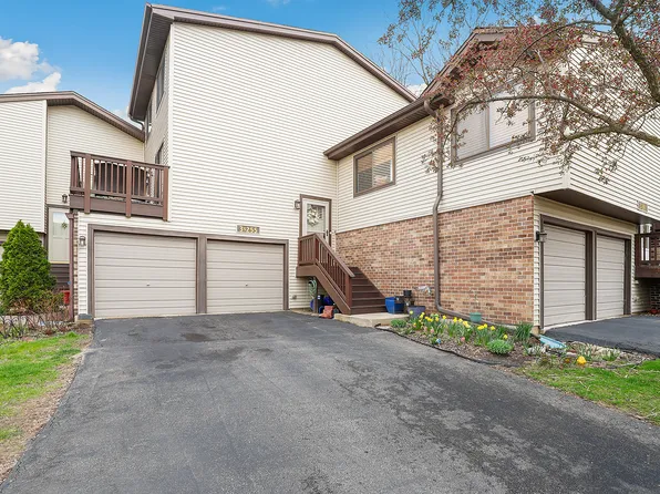 3S255 Briarwood Dr, Warrenville, IL 60555