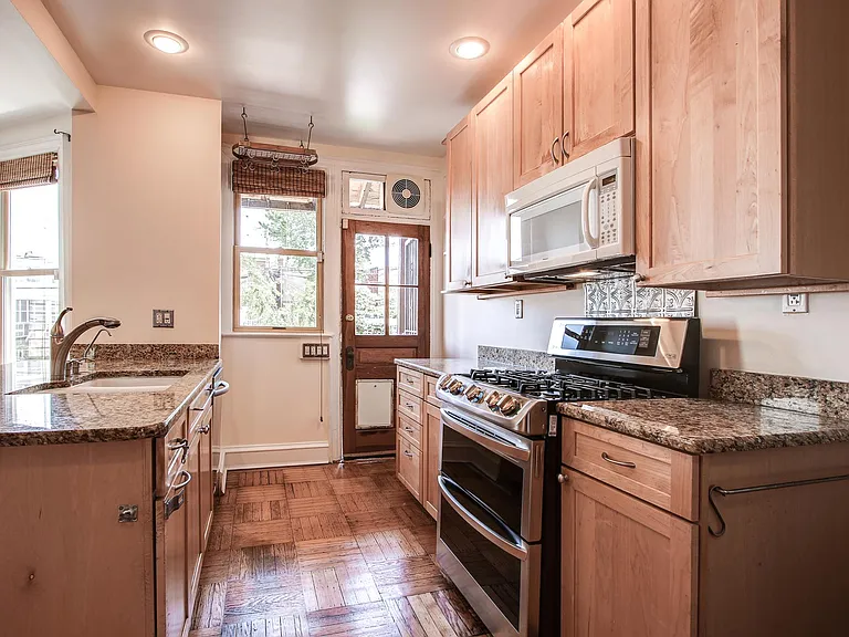 Open kitchen/ DR plan