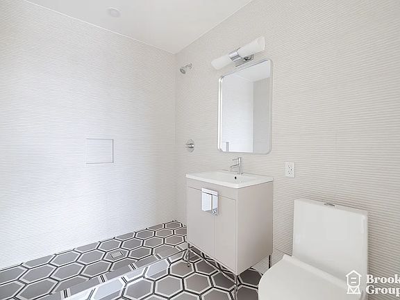 5th image of 2718 Church Ave #401