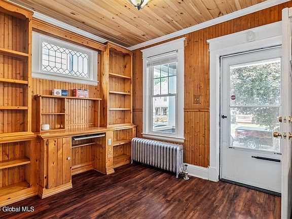 5th image of 82 Snowden Ave