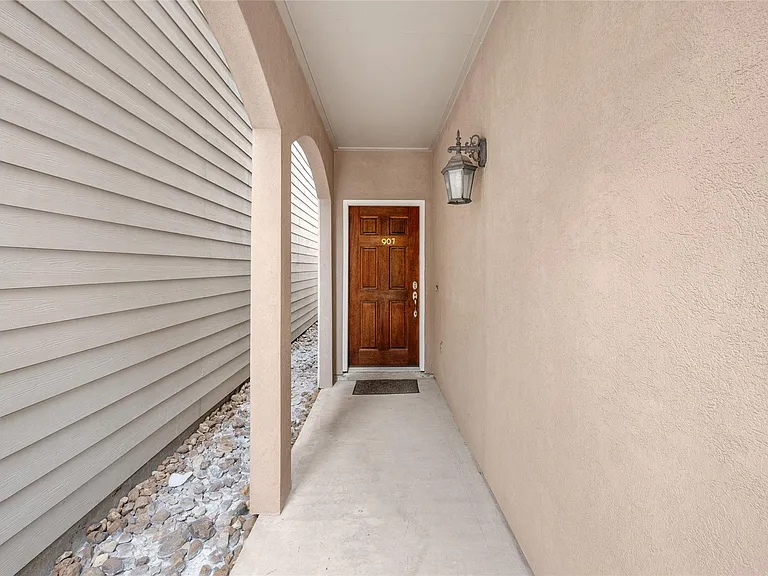 907 McKinney Park Ln — Photo 8