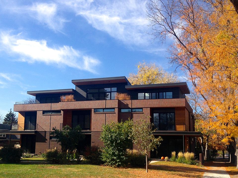 1st image of 205 S Marion Street Pkwy
