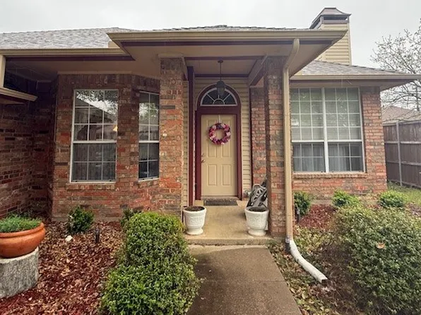 1221 Oak Tree St, Denton, TX 76209