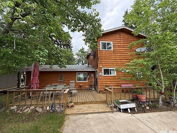 2nd image of 19 Mathews CRESCENT