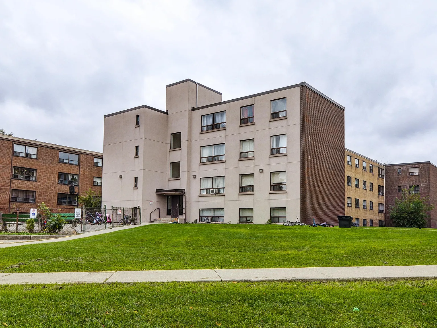 1535 Birchmount Apartments — Photo 4