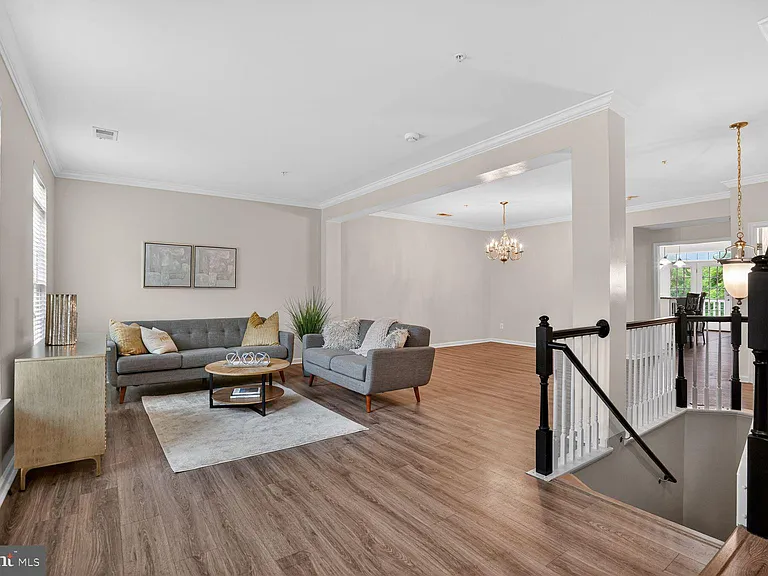 2621 Eastbourne Dr — Photo 5