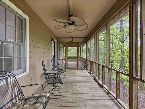 3rd image of 15 Mississippi Ln