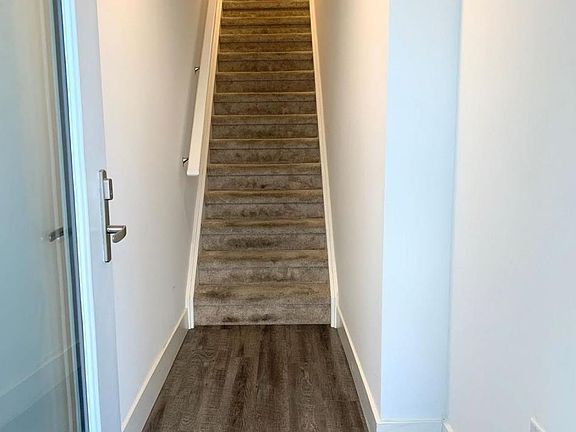 2nd image of 234 Edgevalley Rd #35