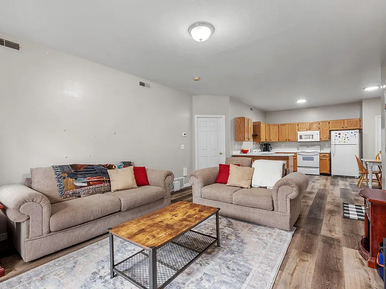 483 N Belmont Pl #167 — Photo 4