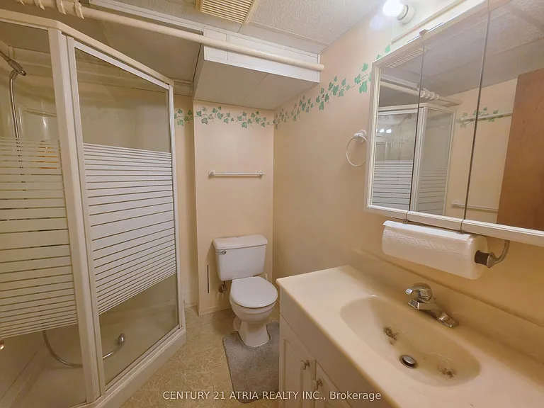 32 Meadowview Ave — Photo 21