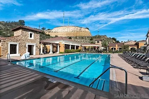 2990 Escala Cir Photo 1