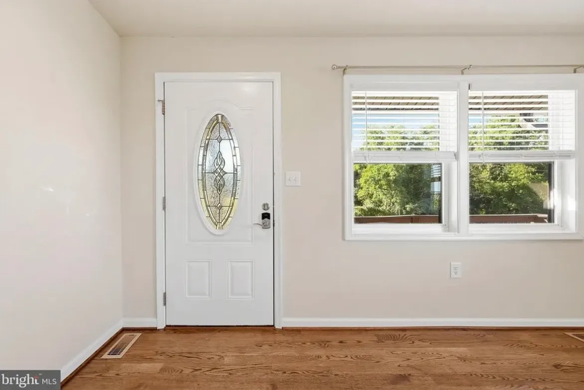 4 bed, 1725 sqft, $3,650 — Photo 2