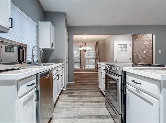 5th image of 1208 Devonshire Ln