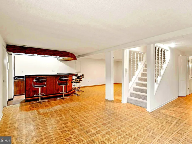 7109 Davis Ct — Photo 37