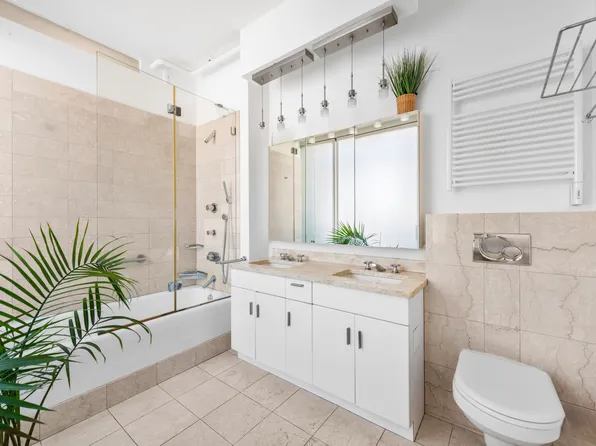 250 East 30th Street image 9 of 13