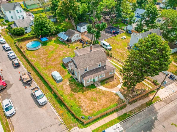 100 Rose Avenue, Roosevelt, NY 11575