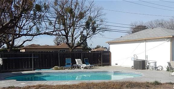 4th image of 3432 N Delano Ave