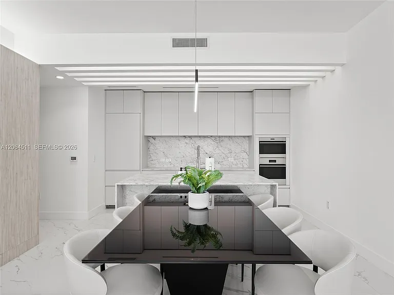 5775 Collins Ave #405 — Photo 9