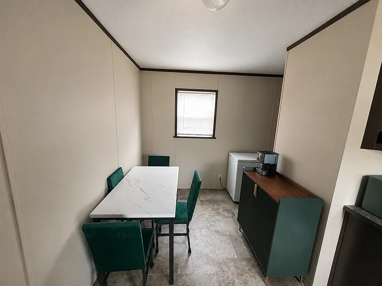 184 Lakeshore Cir — Photo 3