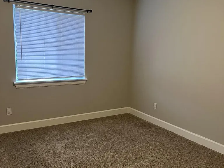 15411 Coles Ct SE — Photo 12