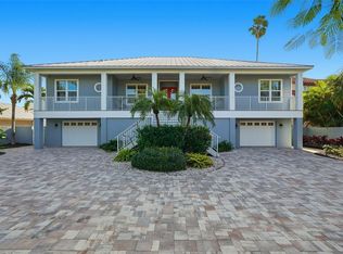 401 Harbor Dr, Belleair Beach, FL 33786