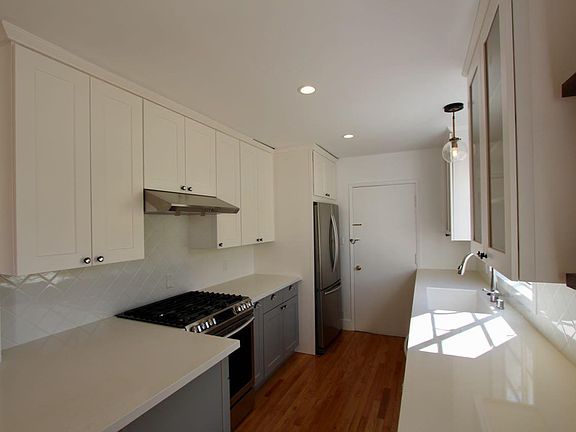 5th image of 451 San Vicente Blvd APT 10