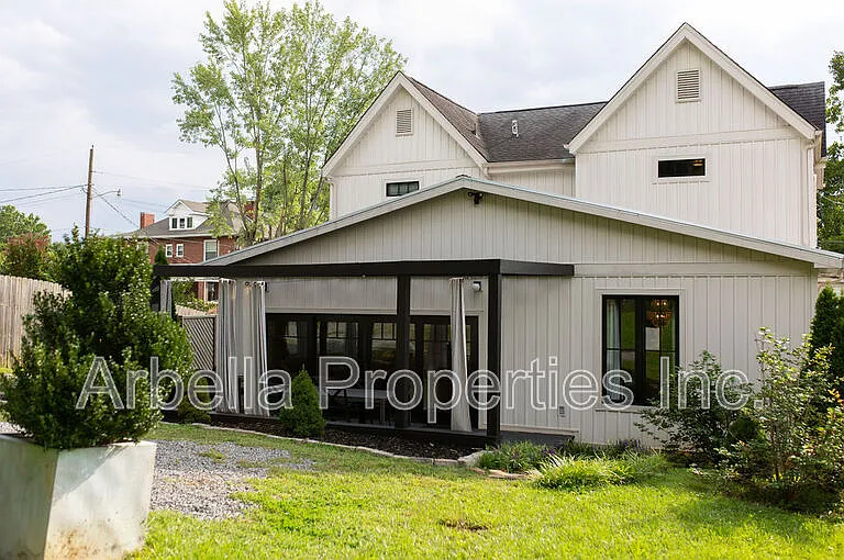 511 Alabama St — Photo 32