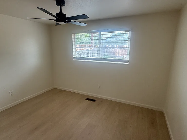 3191 Meadowlands Dr — Photo 13