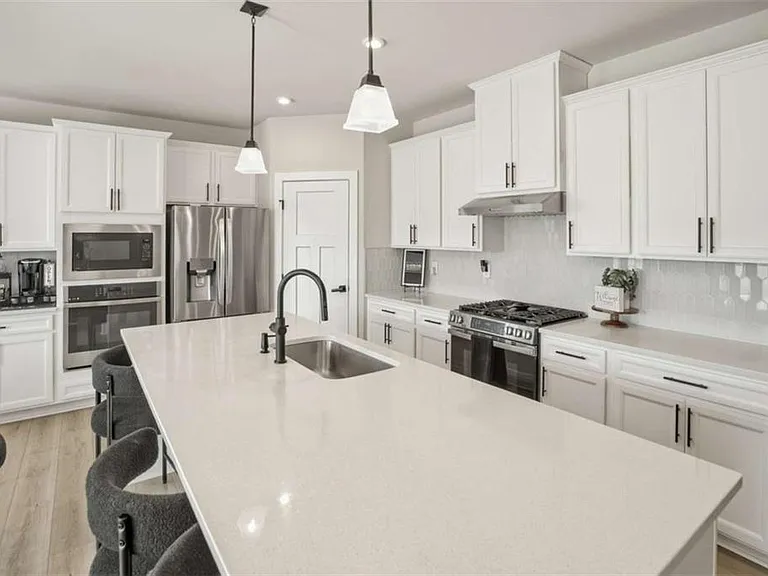 305 Meuse Ln — Photo 7