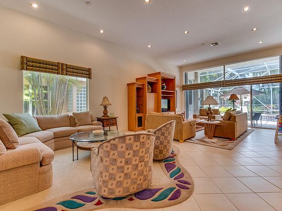 4th image of 10746 Greenbriar Villa Dr