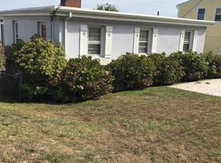 10 King Philip Ave, Bristol, RI 02809