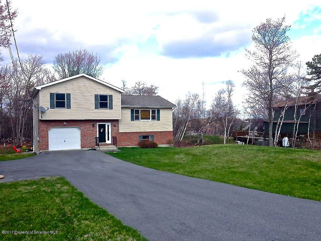 198 Overland Dr photo 1