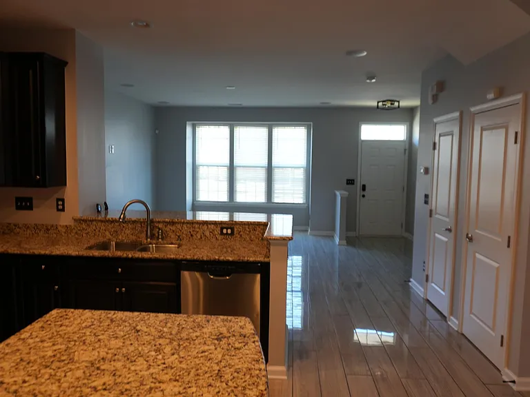 1645 Fleetwood Dr — Photo 9