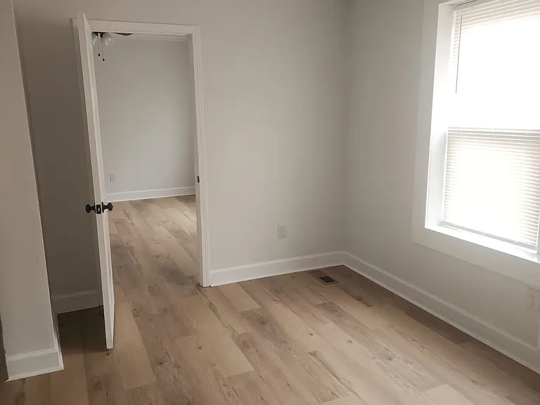 676 Linwood Ave NE — Photo 7