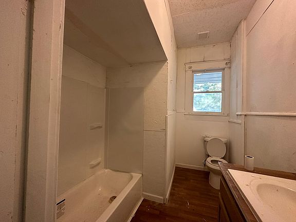 4th image of 649 E Price St #1