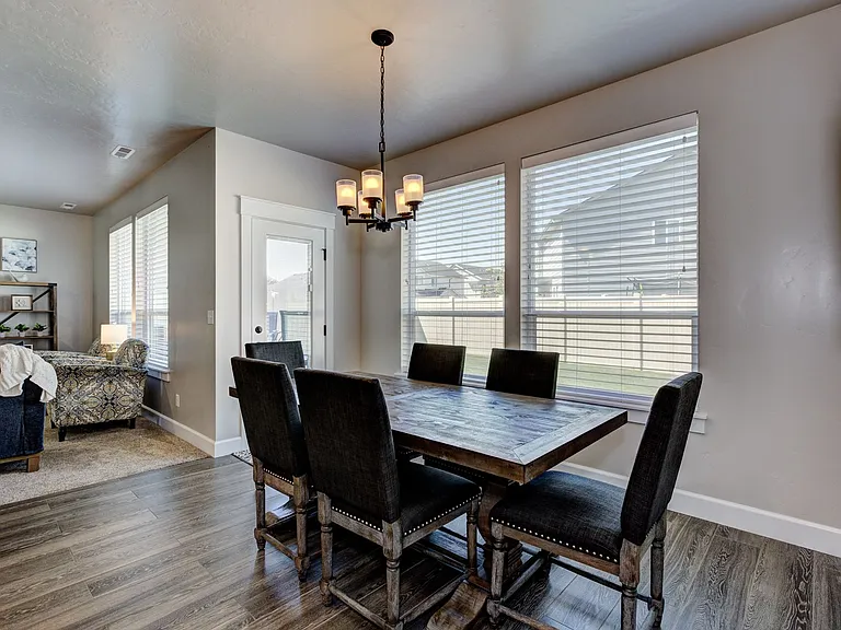 2580 E Blackstone Dr — Photo 22
